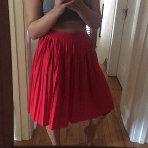 Red pleated midi skirt 🎁 free gift w purchase🎁